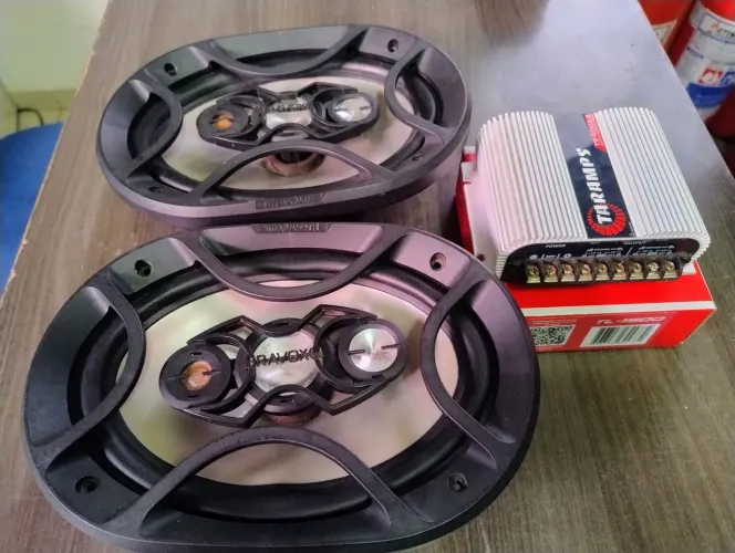 Módulo Taramps 400 watts par de auto falantes 6x9 Bravox 100 watts cada 