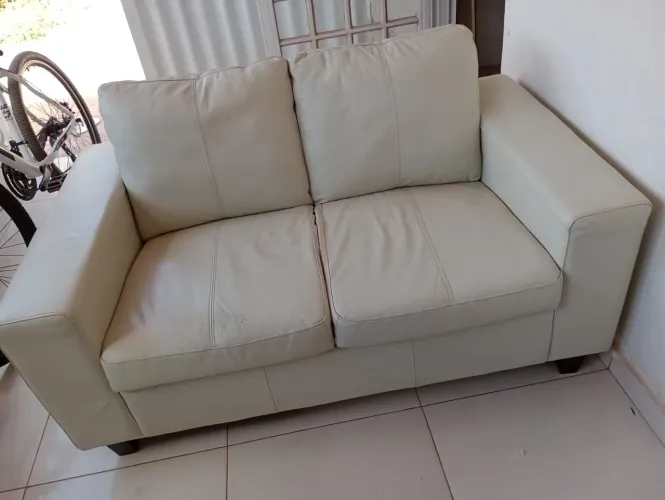 Sofá 2 Lugares Bege/Off-White - R$ 300