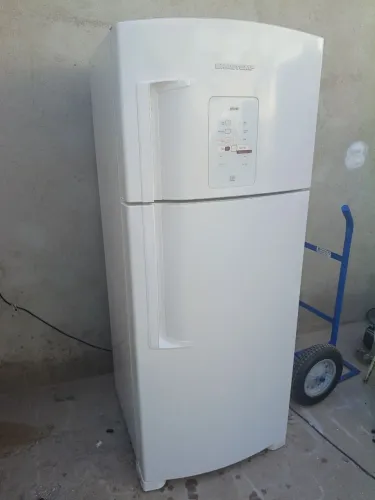 Vendo geladeira Brastemp original 450 litros bem zelada funciona bem