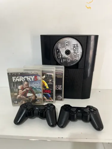PS3 destravado, 3 jogos físicos + 2 controles em perfeito estado