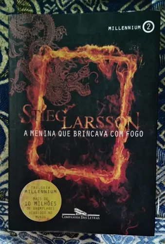 A MENINA QUE BRINCAVA COM FOGO. STIEG LARSSON