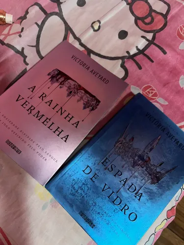 Livro Rainha Vermelha e Espada de Vidro Usados