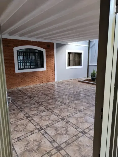Casa para venda tem 104 metros quadrados com 3 quartos