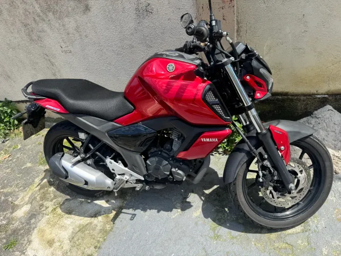 Vendo FZ15 vermelho