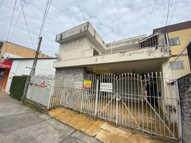 Sobrado com 4 quartos à Venda, Centro - Pindamonhangaba