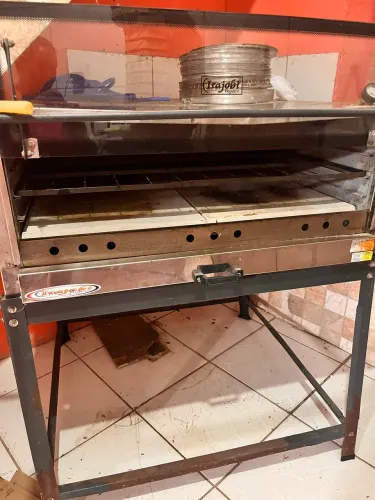 Forno de pizza em ótimo estado