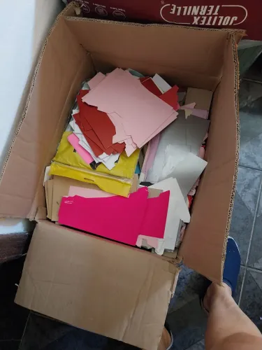 Aparas de papel 180gramas cores lindas 3 caixas para cartonagem. Trabalhos artesanais.
