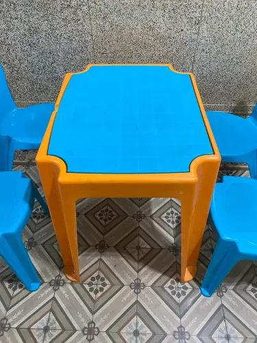 Mesa Infantil Tramontina Baú + 4 Cadeiras | Porta-livros