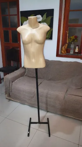 Manequim Busto Feminino com Pedestal para Loja/Ateliê