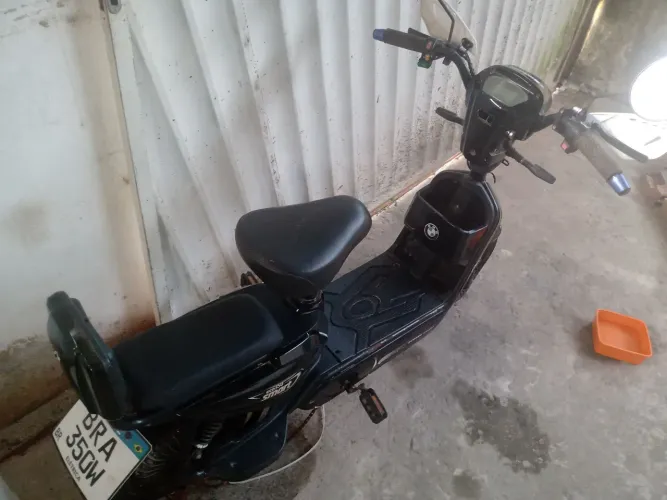 Moto elétrica comservada