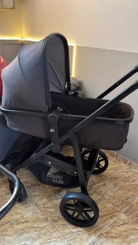 Vendo carrinho de bebê