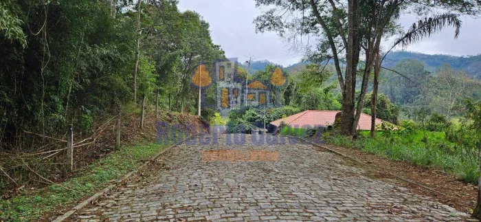 Ótimo terreno no Condomínio Solar do Amparo - Parada Frossard