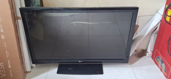 TV LG 42 Polegadas LED (42LS3400) - Tela quebrada/venda de peças