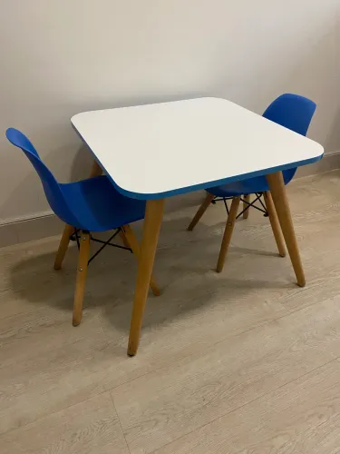 Mesa com cadeiras infantil 