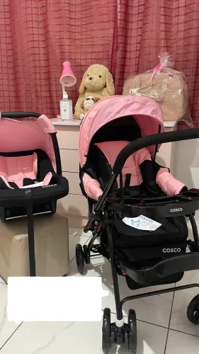 Vende se Carrinho + bebê conforto da Cosco