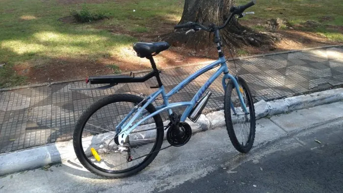 Bicicleta Caloi, pouco uso, aro 26, 21 marchas cambio Shimano modelo Sport 100 Aluminium