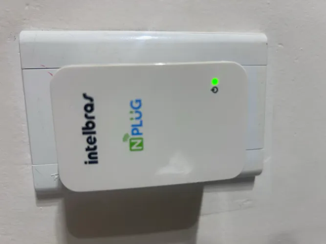 Repetidor de Sinal Wi-Fi Intelbras NPlug - Compacto e Portáti - Na Caixa!