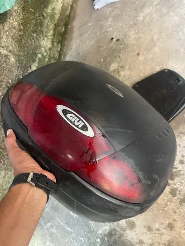 Baú Givi usado