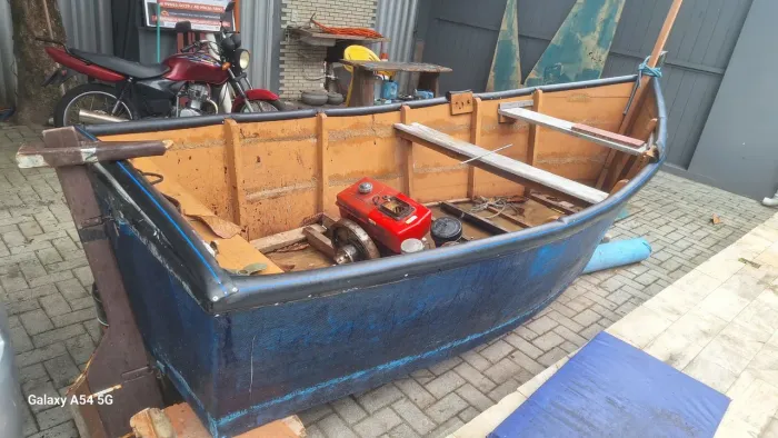 Barco Artesanal com Motor Diesel 4.50 x 1.70