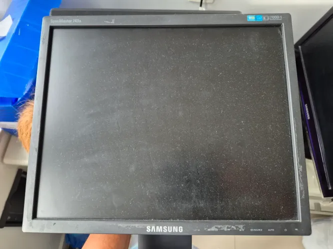 (Com Defeito) Syncmaster 743b
