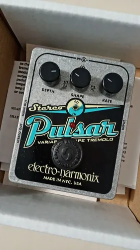 Stereo Tremolo Electro-Harmonix Pulsar