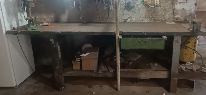 Bancada de trabalho 2,80 comprimento X 0,87 altura X 0,,75 largura.