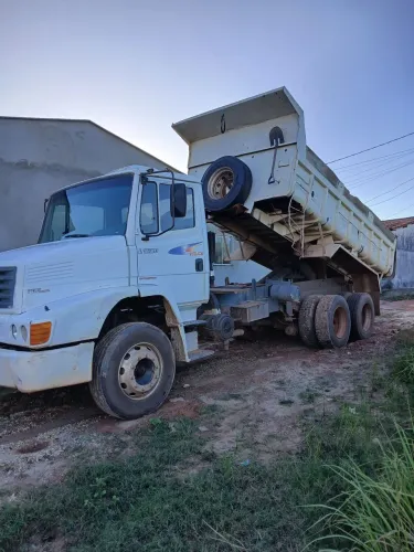 Caçamba a venda