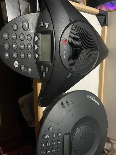 Dois aparelho teleconferência intelbras