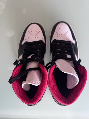 Air Jordan 1 Mid Metallic Red