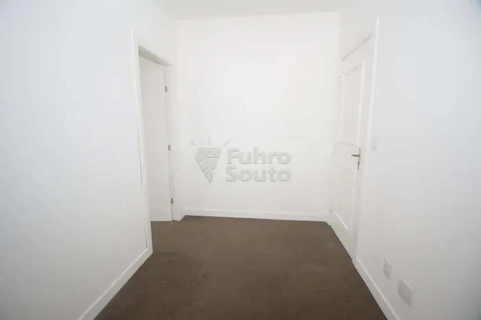 Comercial Sala em Condomínio em Pelotas