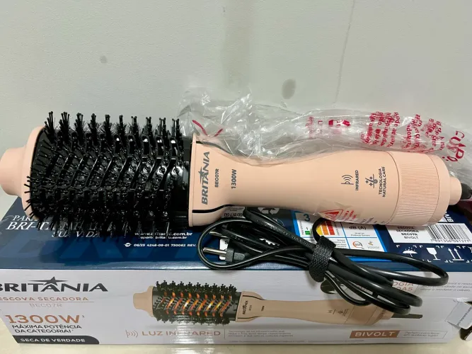 Escova Secadora de Cabelos 1300W Bivolt - Novo 