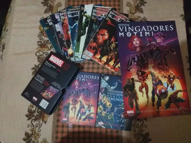 Kit Doutor Estranho + HQs Marvel - Pesadelo Supremo + Box Vingadores Motim