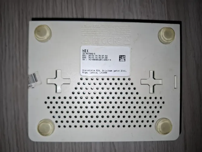 Roteador mikrotik RB750
