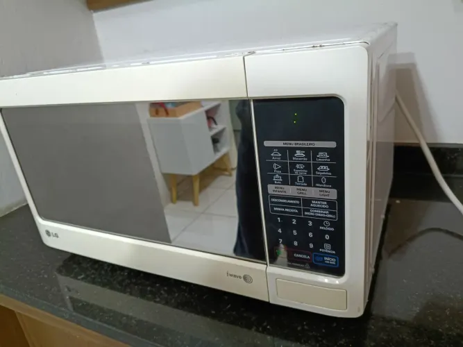 Microondas LG 30 litros com Função Grill
