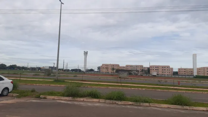 Aluga se loja esquina na QS 06