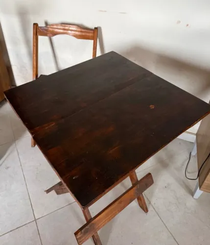 Conjunto de mesa e cadeira dobrável