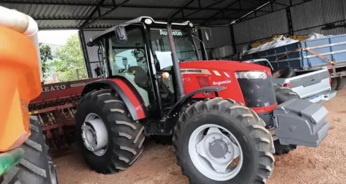 Trator massey ferguson 6713 ( Safra )