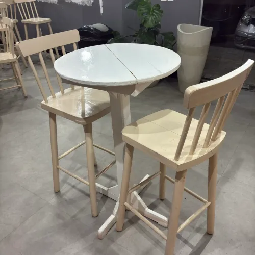Conjunto Bistrô de Madeira - Mesa Alta + 2 Banquetas