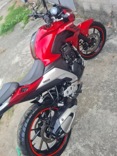 FZ 25