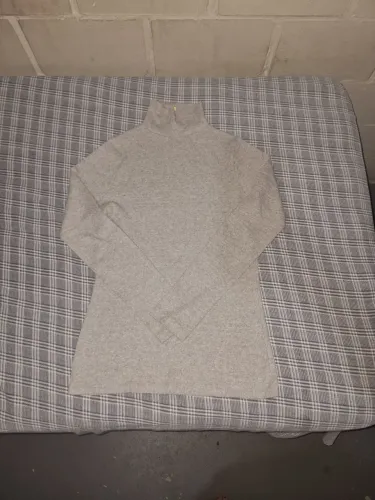 Blusa gola alta cinza feminina