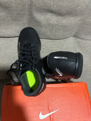CHUTEIRA NIKE MERCURIAL VAPOR 15 CLUB INFANTIL FUTSAL