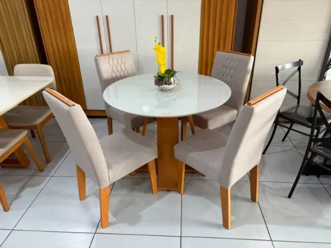 Mesa Celeste Redonda + 4 Cad Lia (Cedro/Linho Bege) - ?