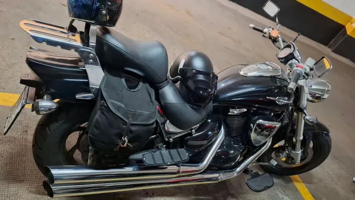 Oportunidade Custom Suzuki Boulevard M800 com manual, chave cópia e NF de compra.