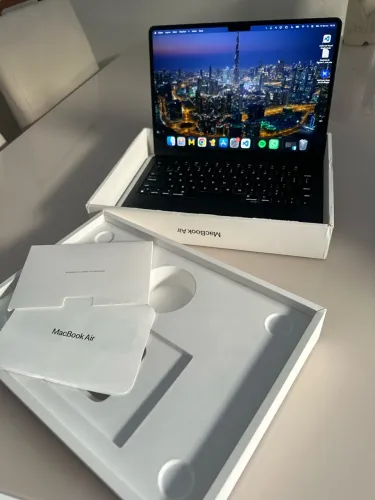 MacBook Air 13" M3 com 16GB RAM e 256GB ssd