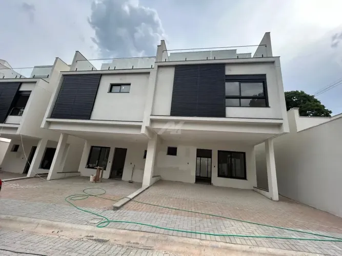 Casa em condomínio ao lado do clube Hípica, em Campinas/SP