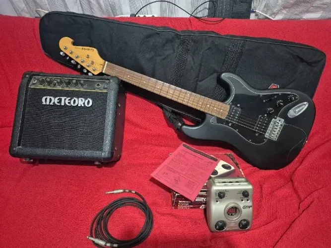 Guitarra Giannini + caixa Meteoro + Pedaleira Zoom