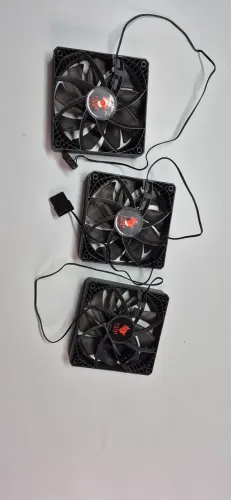 Fans pichau ( um pouco empoeiradas) funcionando, apenas entrada MOLED.