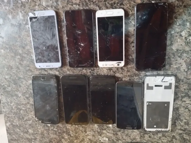 Lote de celulares com defeito