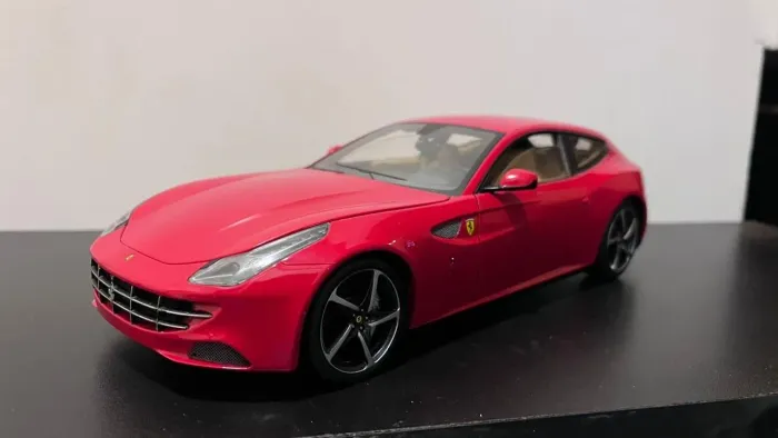 Qualquer Ferrari Hotwheels Elite, 1:18, na caixa