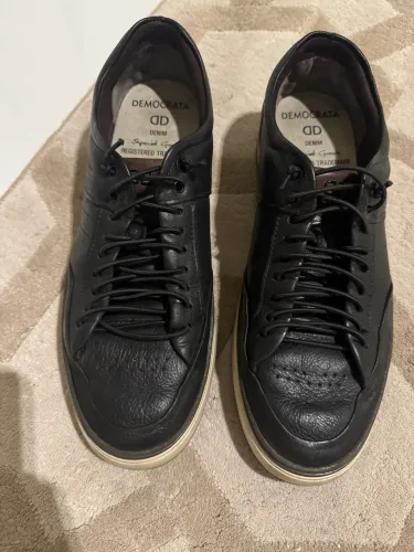 Vendo Sapato Democrata - tamanho 41/42 - preto com detalhes marrom.